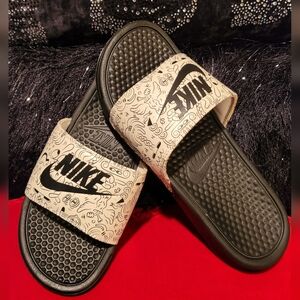 NWOT Nike Sports Uisex Slide